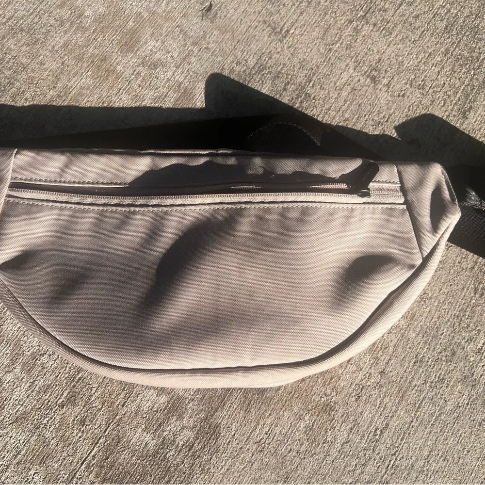 Everlane Women's grayish neutral crossbody bag - Picture 1 of 5